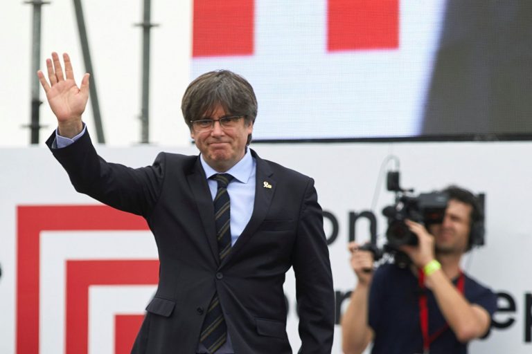 La Eurocámara suspende la inmunidad de Puigdemont