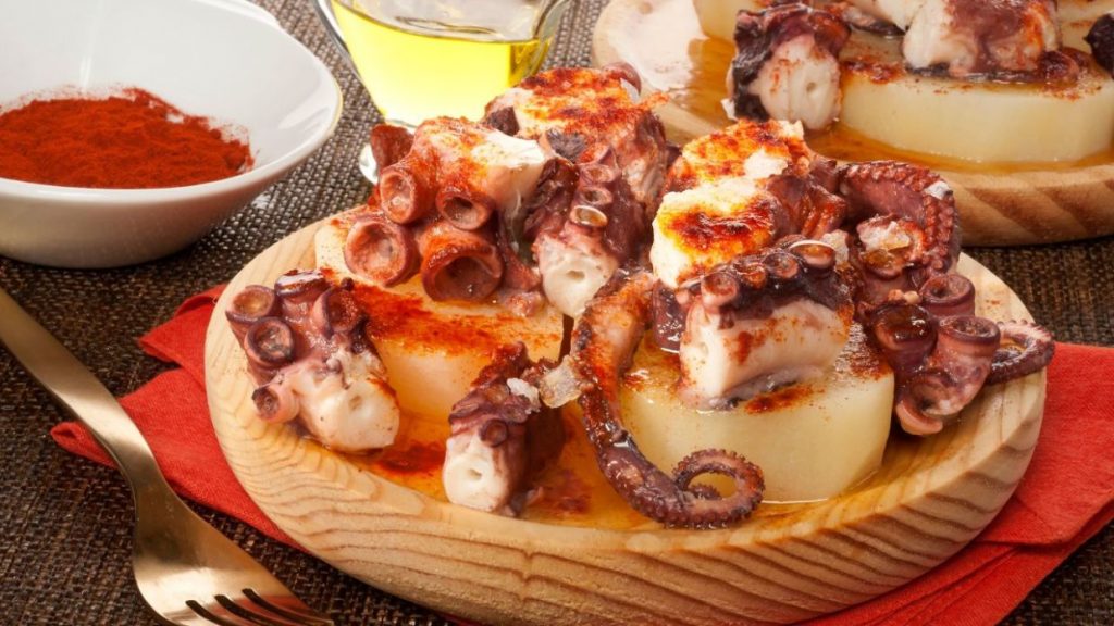 Qué buen plato, el pulpo a la gallega.