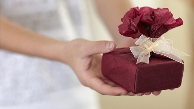 Regalos para todos los gustos y momentos: moda, bodas y tendencias comerciales