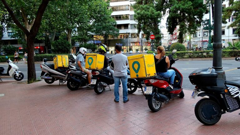Más de 2.000 'riders' reclaman al Gobierno poder elegir ser asalariado o autónomo
