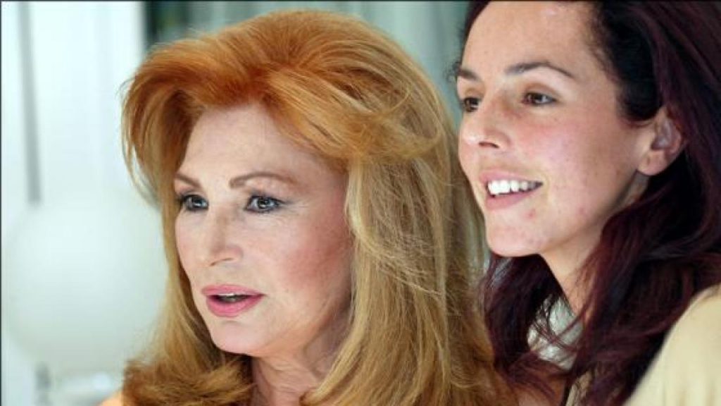 Rocío Carrasco, con su madre.