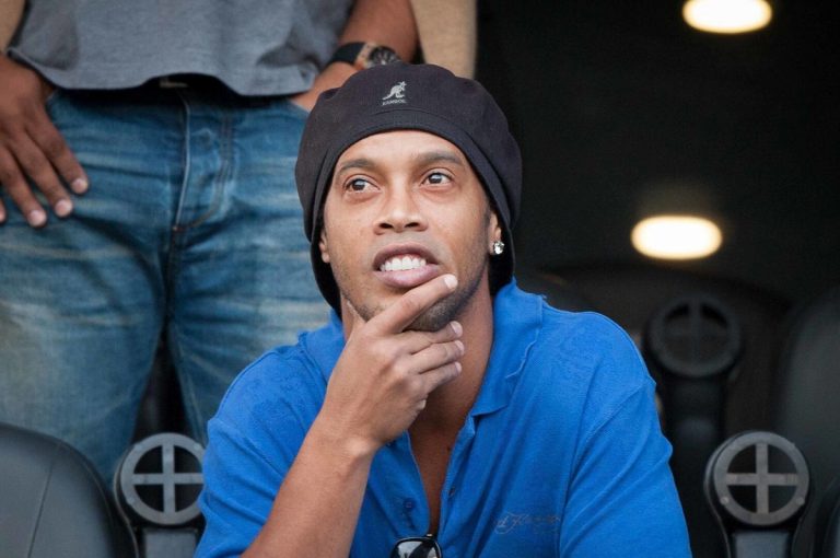 De estrella a estrellado: las malas decisiones de Ronaldinho que acabaron con su carrera