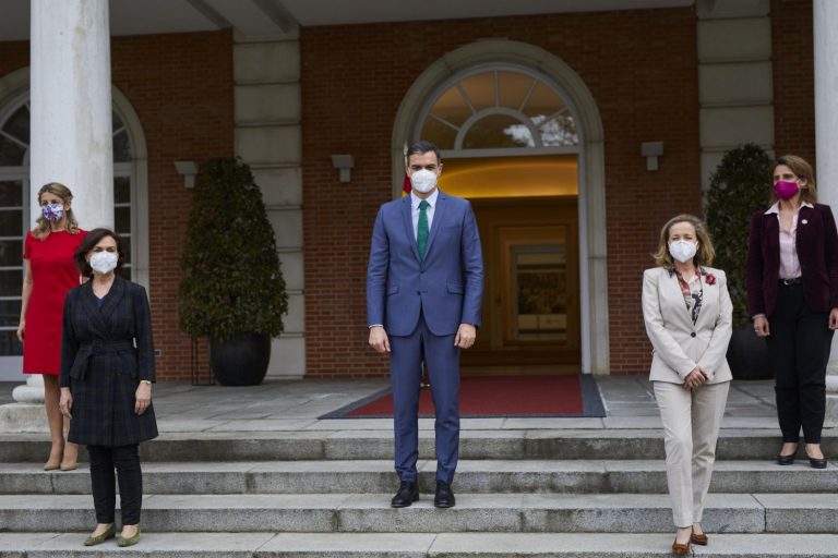 Sánchez presume de su Gobierno feminista tras la salida de Iglesias