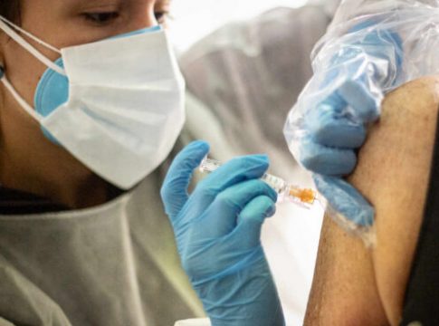 Madrid, Cataluña, Andalucía, Canarias y Murcia vacunarán en la sanidad privada