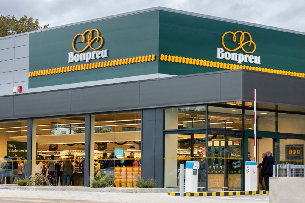 Aldi e Hipercor barren a Mercadona y Lidl los mejores súper para comprar carne, verduras o marcas blancas según la OCU