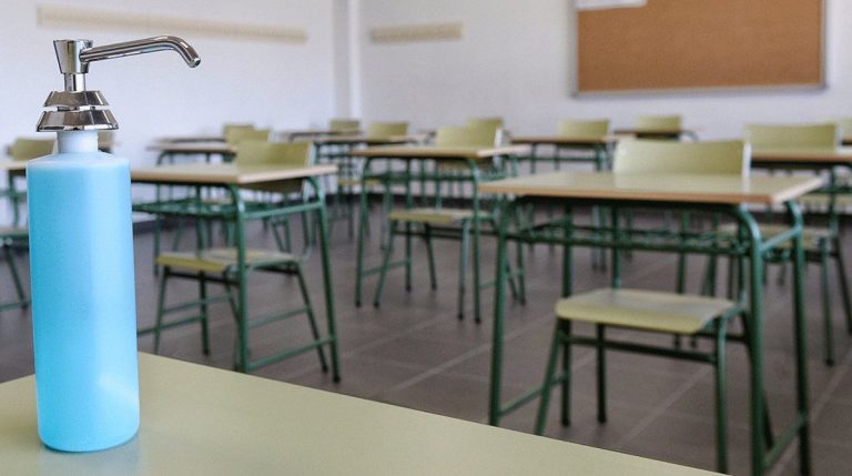 Rachazada una propuesta de Cs que pedía test aleatorios en centros educativos de Extremadura