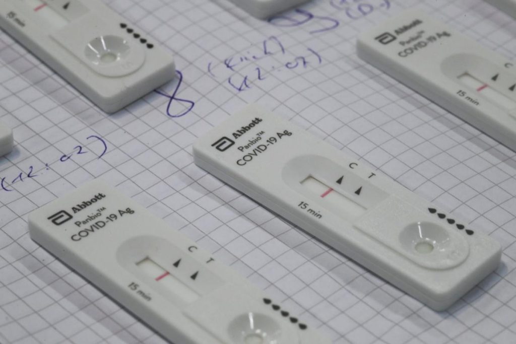 Test rápidos de antígenos como los que se comercializan en los Aldi y Lidl de Alemania.