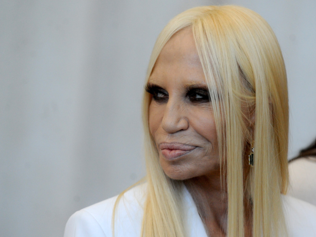 10 famosos DESTROZADOS por la cirugía estética