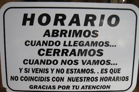 14 carteles redundantes que mirarás dos veces