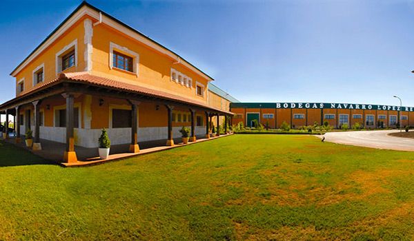 Bodegas Navarro López se desmarca de las acusaciones de fraude y falsedad documental en sus vinos