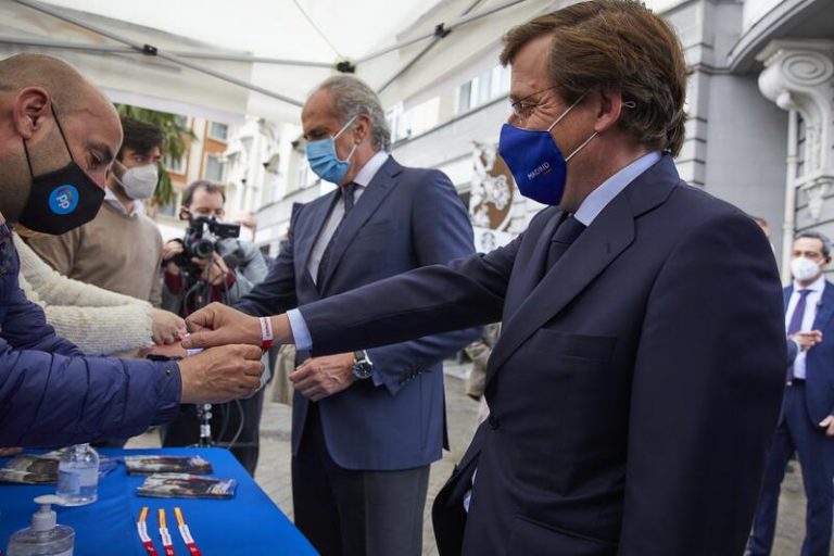 Escudero dice que dependientes no se desplazan al Wanda ni al Zendal