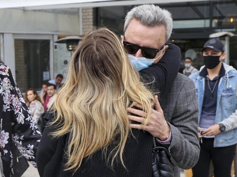 José Ortega Cano abraza a Rocío Flores