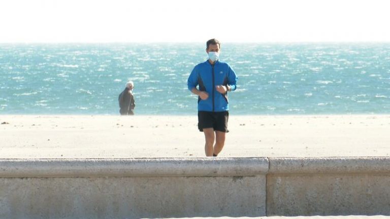 Correr con mascarilla es perjudicial para los sistemas respiratorio y cardiovascular