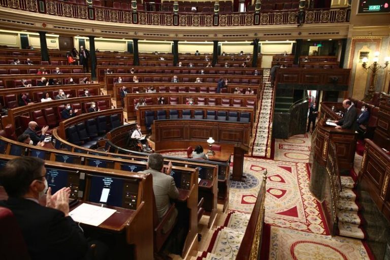 El Congreso reduce a la mitad la factura total de viajes de diputados en 2020