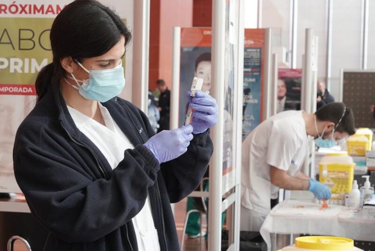 Astrazeneca, Pfizer, Moderna... esta es la vacuna que te ponen según tu edad