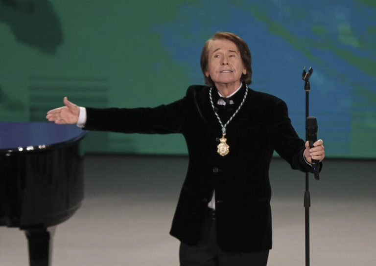 Raphael se reúne con su público en la Nave de Terneras para celebrar sus 60 años de carrera