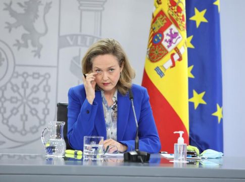 Calviño estima que los fondos europeos empezarán a llegar a partir de junio Calviño estima que los fondos europeos empezarán a llegar a partir de junio