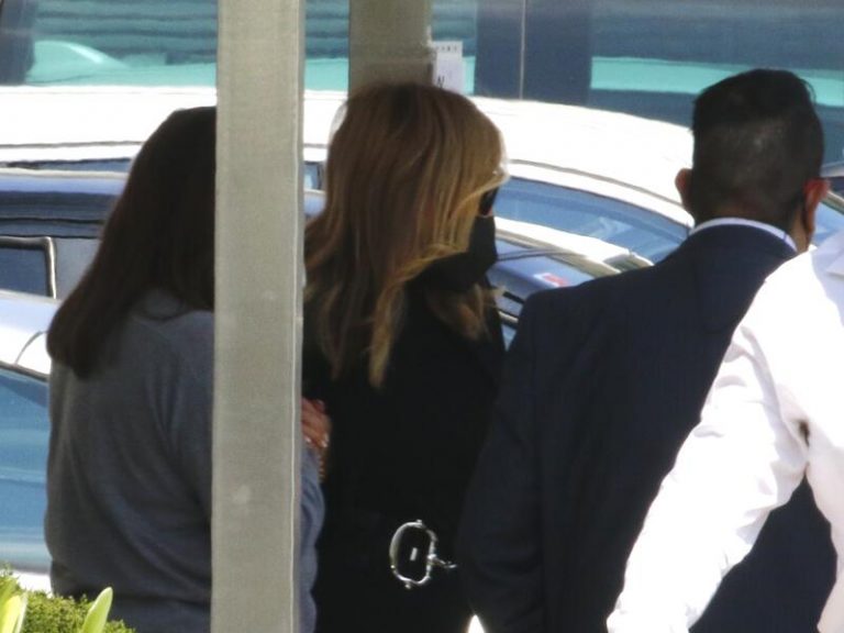 Ana Obregón sale del hospital donde se encuentra ingresada su madre