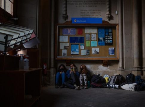Sigue la ocupación del edificio de la Universitat de Barcelona contra la Sigue la ocupación del edificio de la Universitat de Barcelona contra la