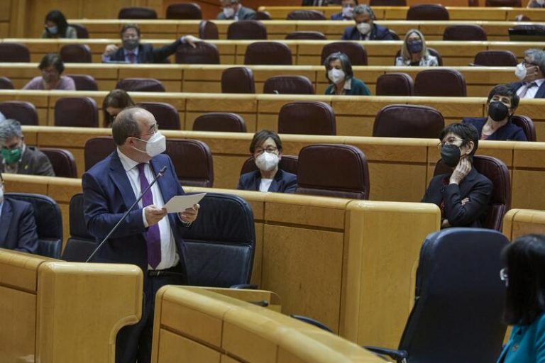 Gobierno obligará a las administraciones a cubrir las plazas ocupadas por interinos en 3 años Gobierno obligará a las administraciones a cubrir las plazas ocupadas por interinos en 3 años