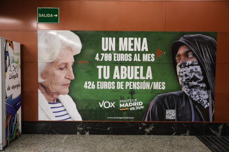 Juzgado rechaza la retirada cautelar del cartel de Vox sobre los menas