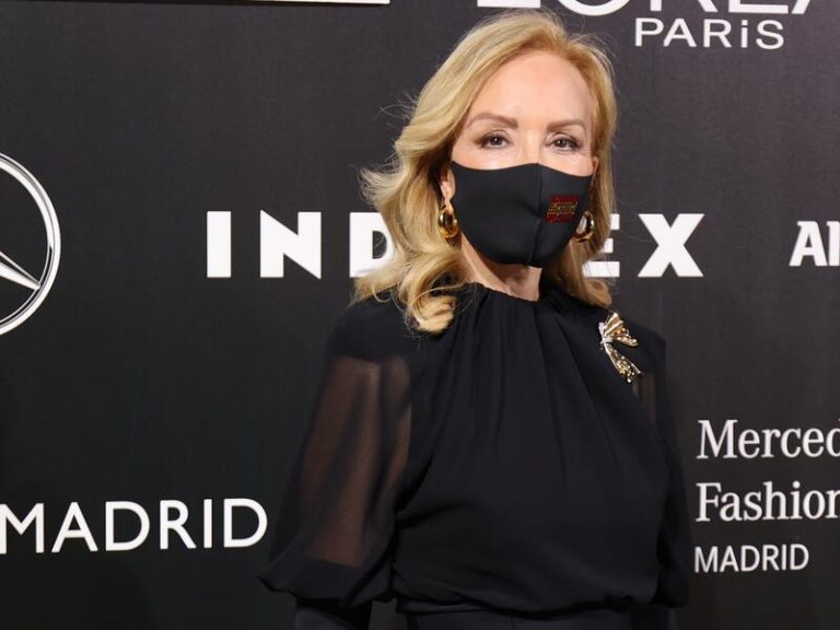 Carmen Lomana, muy crítica, carga contra Rocío Carrasco