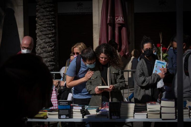 Xavier Bosch, María Dueñas y Oriol Mitjà, autores más vendidos este Sant Jordi