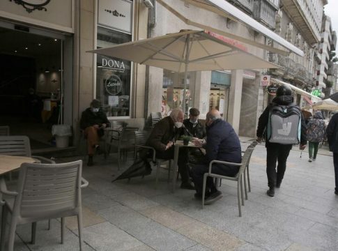 La facturación de las empresas modera su caída en febrero, pero suma un año en negativo La facturación de las empresas modera su caída en febrero, pero suma un año en negativo