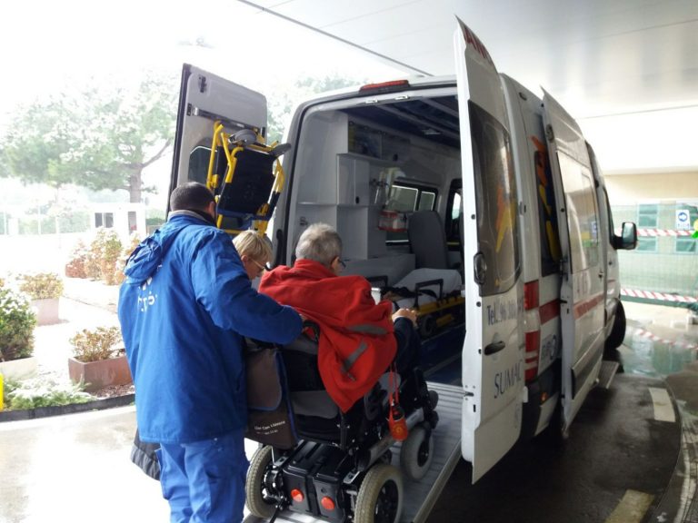 Cómo solicitar una ambulancia de traslado