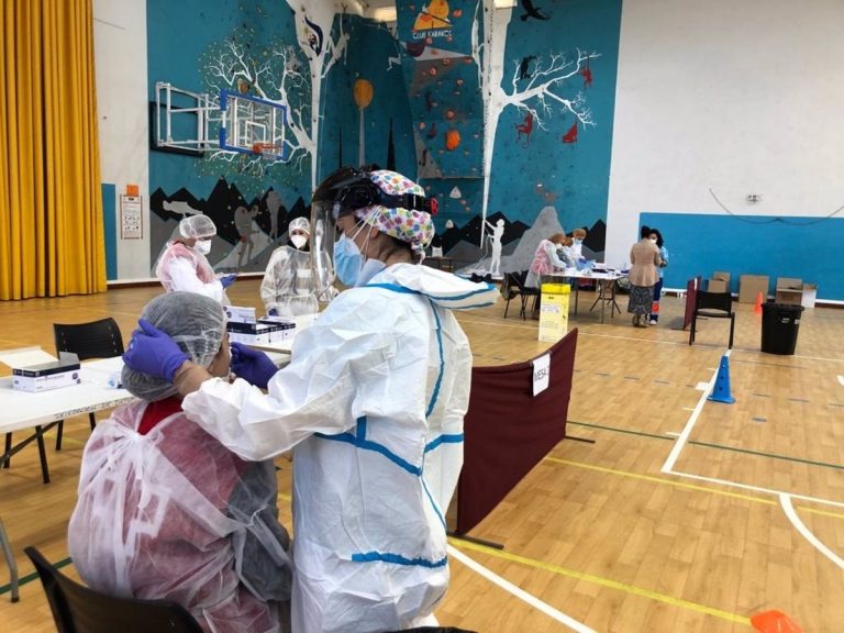 Andalucía baja su tasa por octavo día hasta 237,7 y suma 22 muertos y 1.444 casos