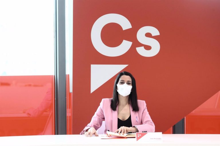 Arrimadas reconoce errores al explicar las mociones de censura en Murcia