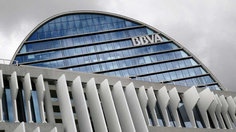 BBVA examina las opciones para su excedente de capital