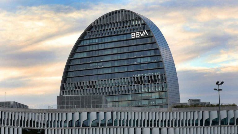 BBVA convoca a sindicatos para iniciar un ERE para servicios centrales y oficinas
