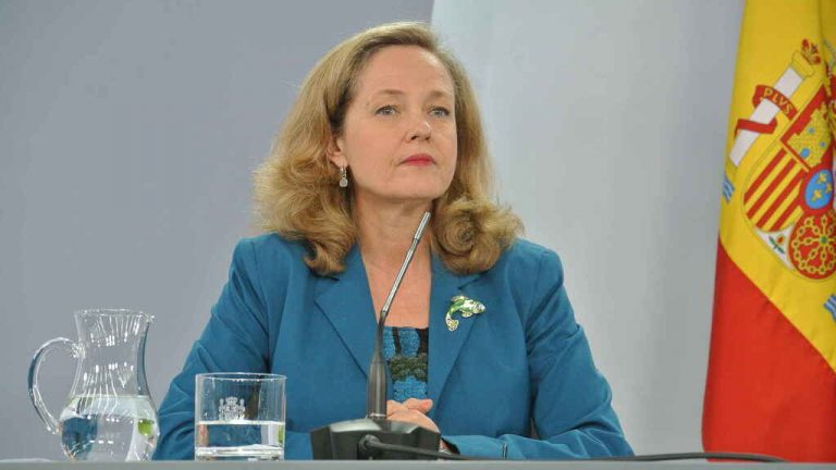 Calviño dice que se remitirá a Bruselas la senda de déficit público hasta 2024
