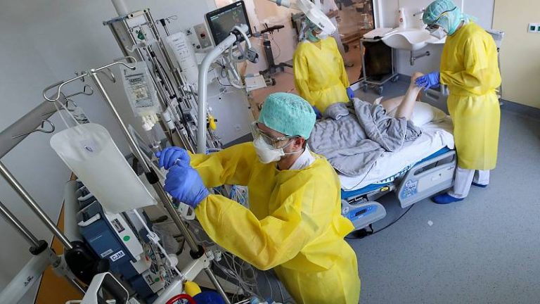 Cantabria roza la alerta 3 y se endurecerán las medidas con un paciente más en UCI