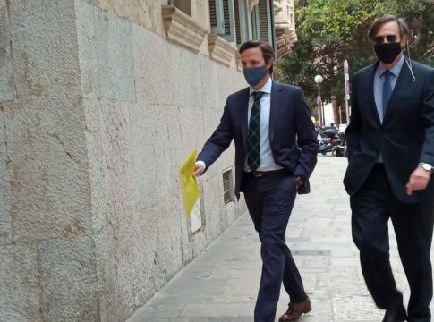 Dos policías nacionales