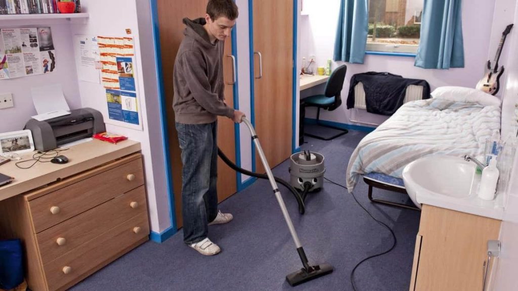 El comienzo debe ser por las habitaciones