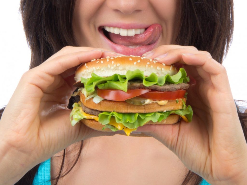 El estrés lleva a que las personas coman en exceso