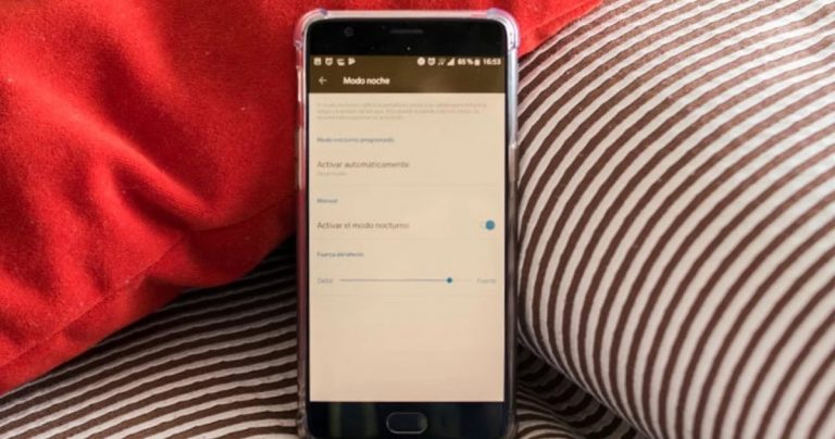 El modo nocturno de los móviles no mejora el sueño, según un estudio