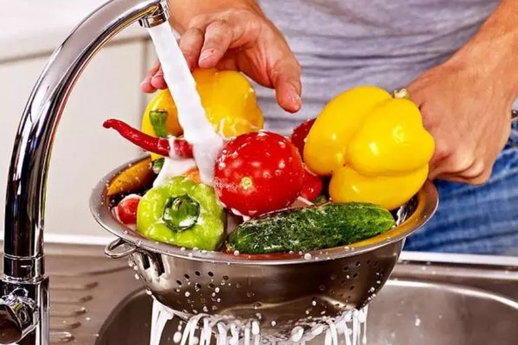 Sal: los usos que puedes darle para limpiar 61 Elimina bacterias en los alimentos con sal