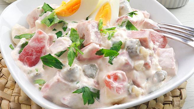 Prepara una variante sencilla de la ensalada piamontesa