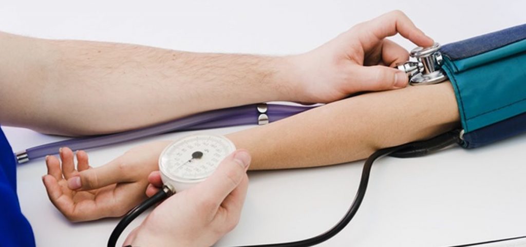 ¿Cuál es el síntoma inesperado que te indica que sufres de hipertensión?