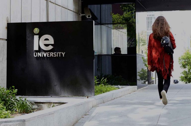 IE University e Instituto Cervantes acuerdan promover las humanidades en la educación