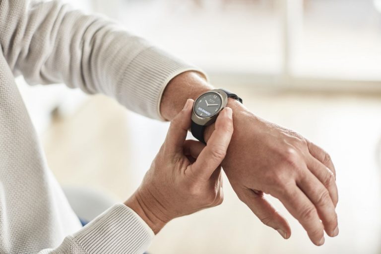 Seguridad, salud, confort, entretenimiento y atención personalizada en un solo dispositivo, las principales demandas de los seniors