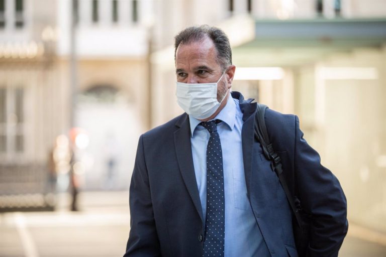 Iturgaiz pide a Sánchez y Urkullu que den ejemplo y se vacunen en con AstraZeneca