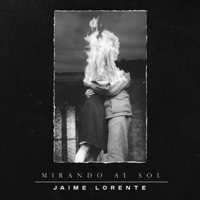 Jaime Lorente Mirando el sol