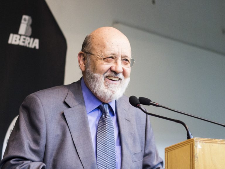 Expertos en demoscopia señalan un error en el reparto de escaños del CIS