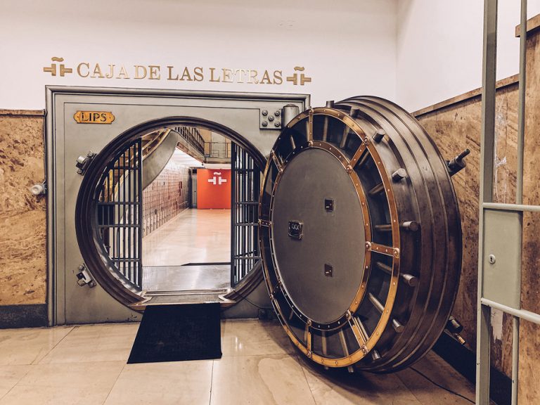 Instituto Cervantes recibe el legado de 6 escritores y 3 editores en homenaje al libro