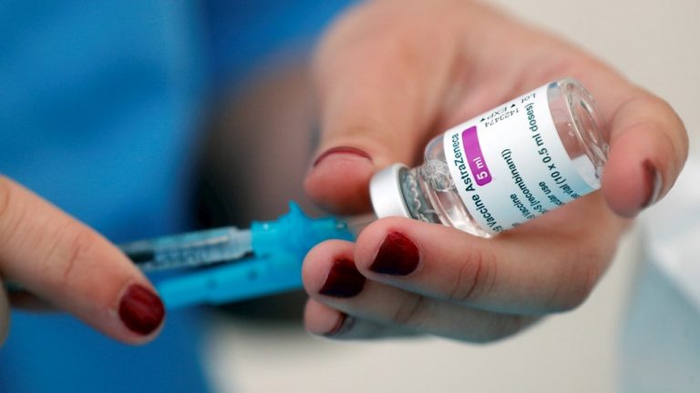 La vacuna de AstraZeneca está disponible en 100 países mediante la iniciativa COVAX