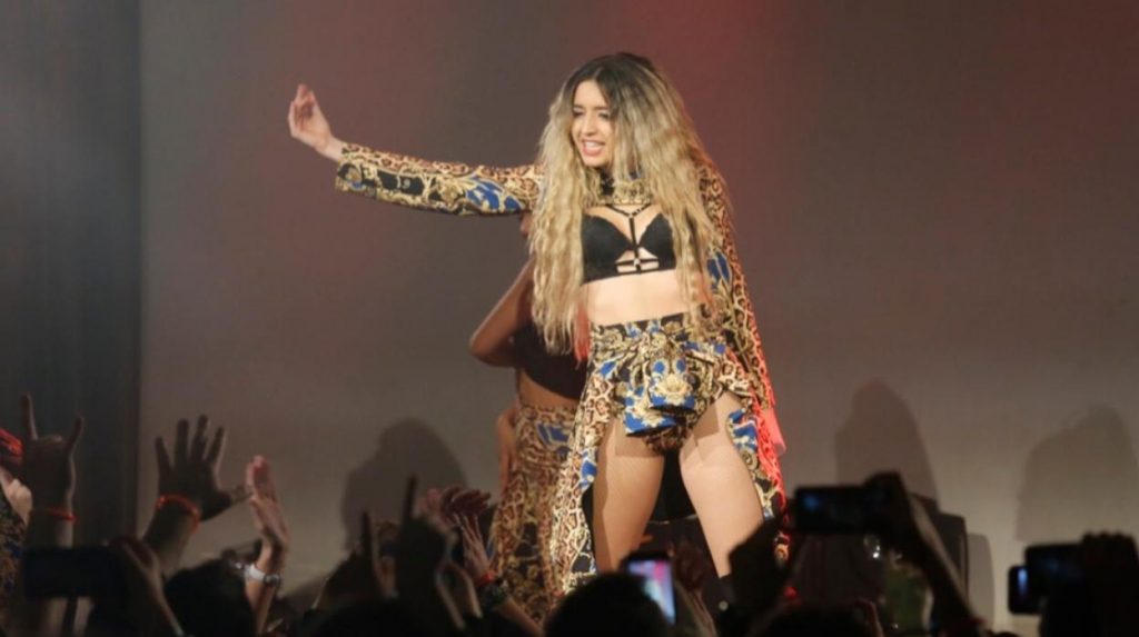 Lola Índigo: de su fracaso a su exitazo. Repasamos su trayectoria hasta ser una bomba televisiva 133 La versatilidad hecha persona